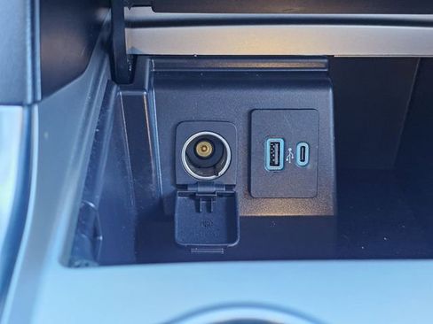 Used 2021 Ford Explorer XLT w/ Equipment Group 202A image 21