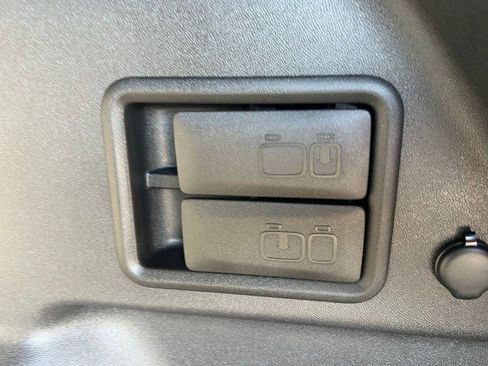 Used 2022 Chevrolet Equinox LT image 25