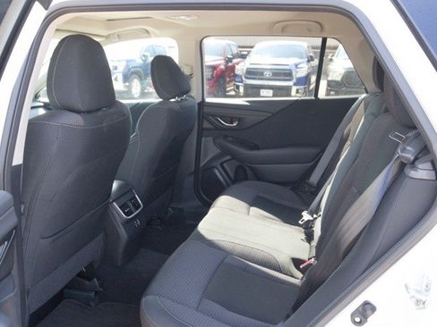 Used 2025 Subaru Outback Premium AWD/4WD image 27