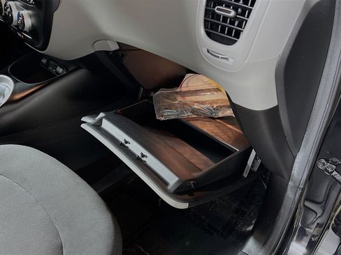 Used 2015 Kia Soul FWD image 32