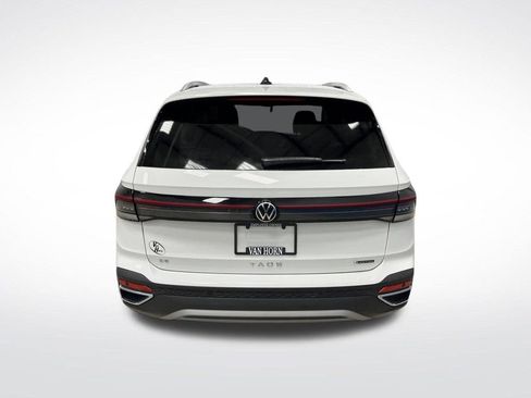 Used 2025 Volkswagen Taos SE image 12