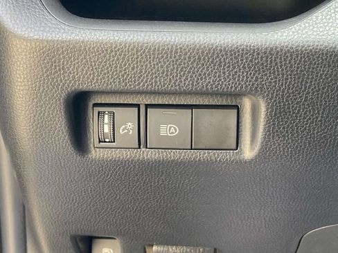 Used 2022 Toyota RAV4 LE AWD/4WD image 29