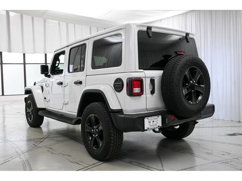 Used 2023 Jeep Wrangler Unlimited Sahara image 5
