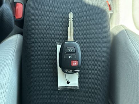 Used 2024 Toyota Corolla Cross L AWD/4WD image 23