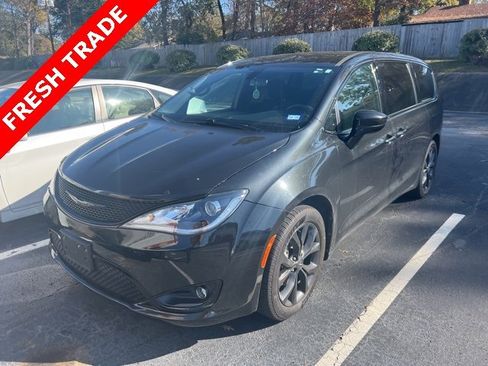 Used 2018 Chrysler Pacifica Touring Plus w/ S Appearance Package image 2