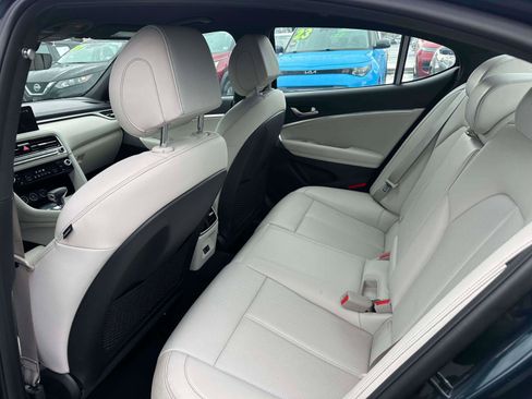 Used 2024 Genesis G70 2.5T image 10