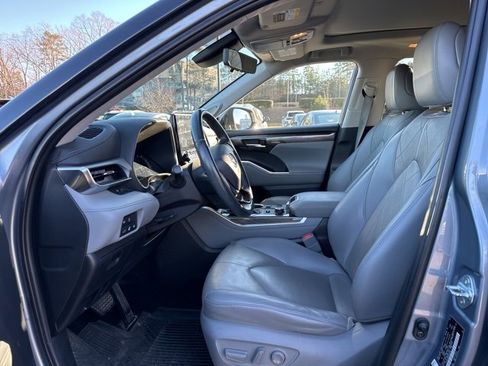 Used 2021 Toyota Highlander Platinum image 7