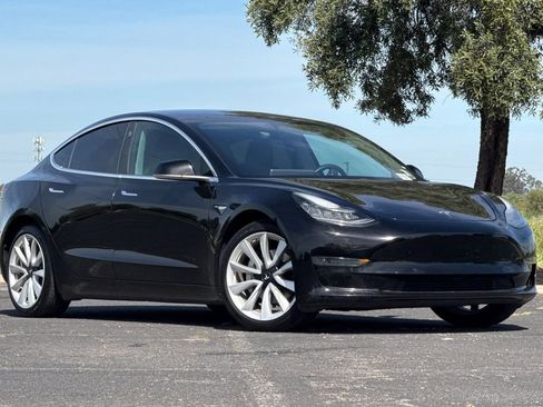 Used 2020 Tesla Model 3 Standard Range Plus image 2