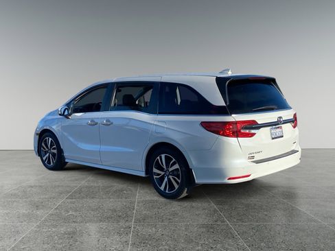 Used 2023 Honda Odyssey Touring image 3