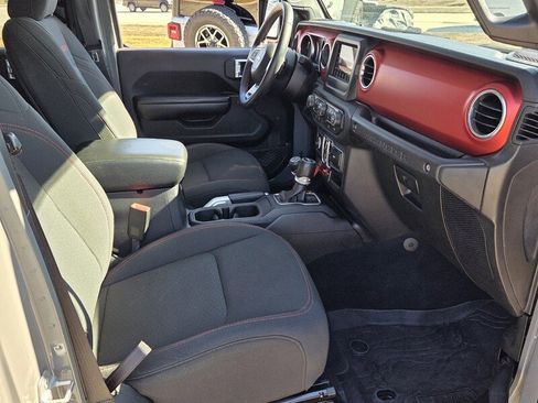 Used 2018 Jeep Wrangler Unlimited Rubicon w/ Cold Weather Group image 15