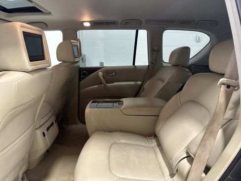 Used 2015 INFINITI QX80 Luxe w/ 22" Wheel Package image 32