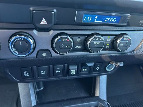 Used 2021 Toyota Tacoma TRD Sport w/ Technology Package AWD/4WD image 27