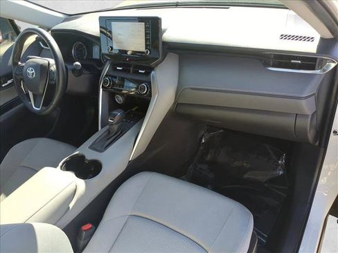Certified 2022 Toyota Venza LE image 21