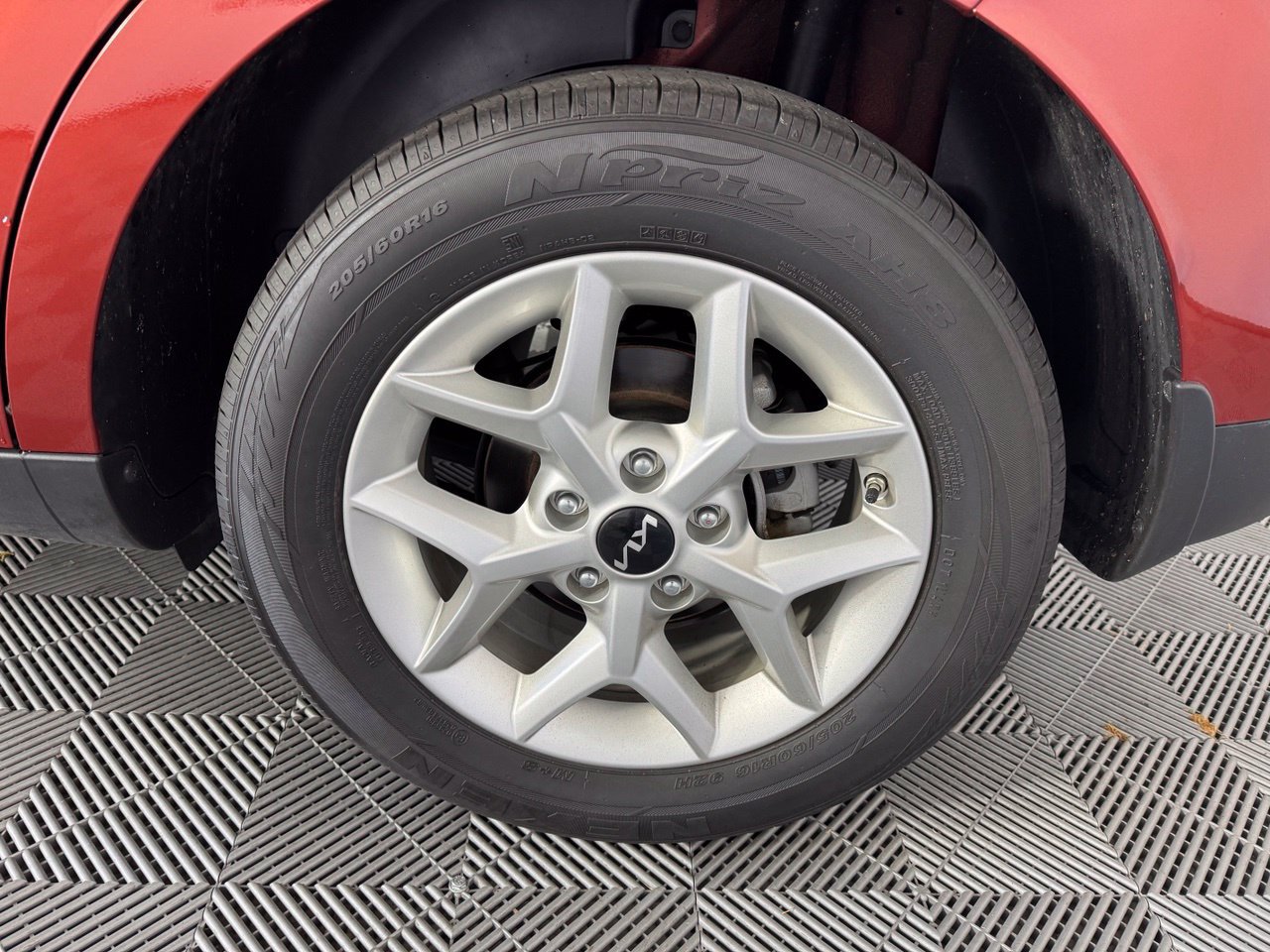 Used 2025 Kia Soul LX w/ LX Technology Package FWD image 13