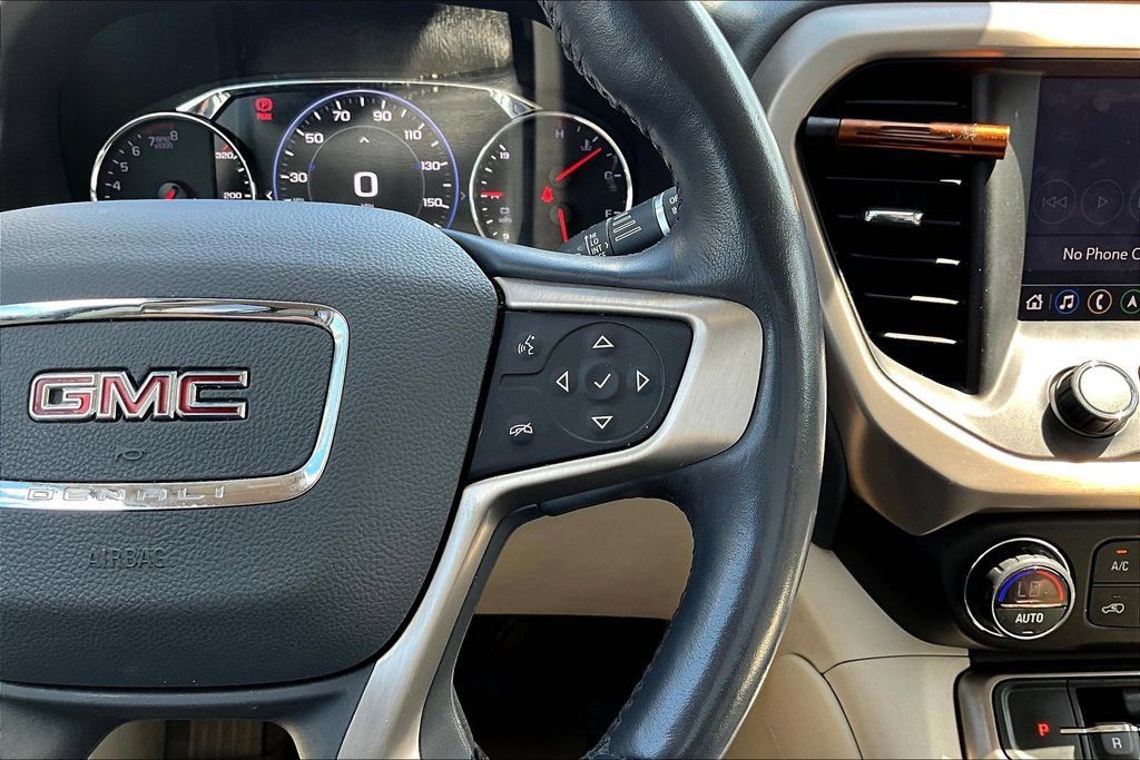 Used 2020 GMC Acadia Denali w/ Technology Package FWD image 12