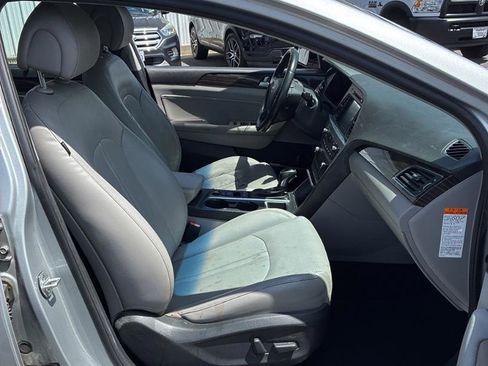 Used 2016 Hyundai Sonata Limited w/ Option Group 02 FWD image 10
