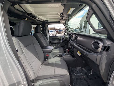 Used 2021 Jeep Gladiator Sport image 11