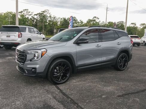 Used 2024 GMC Terrain SLT w/ Infotainment Package II AWD/4WD image 4