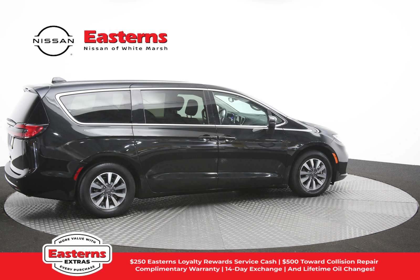 Used 2023 Chrysler Pacifica Touring-L FWD image 47