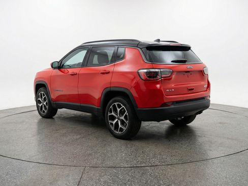 Used 2025 Jeep Compass Limited image 6