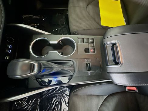 Used 2024 Toyota Highlander LE image 22