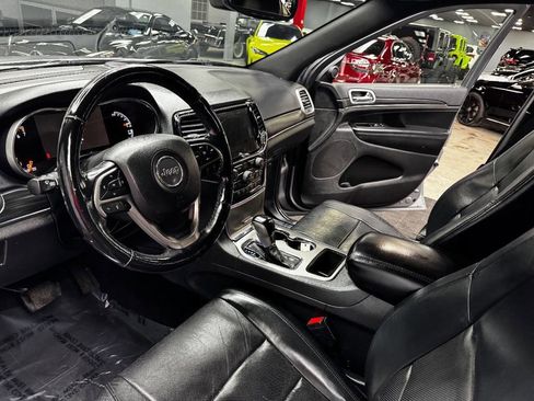 Used 2020 Jeep Grand Cherokee Limited w/ Luxury Group II RWD image 32