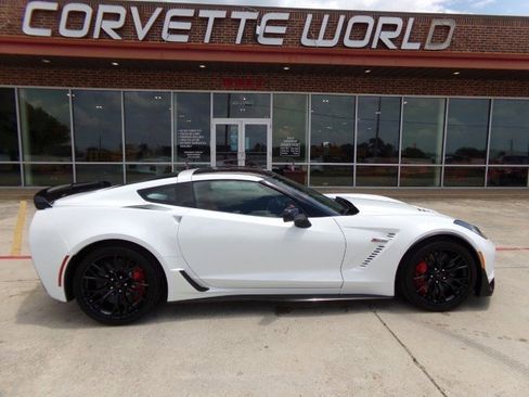 Used 2016 Chevrolet Corvette Z06 w/ 3LZ Preferred Equipment Group RWD image 4