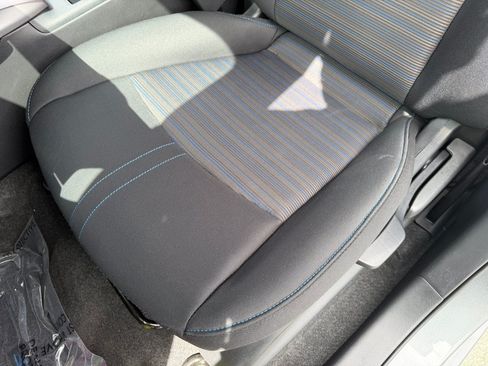 Used 2025 Nissan Leaf S FWD image 19
