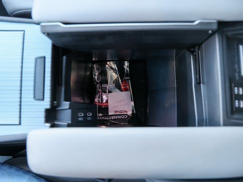 Certified 2026 Toyota Sienna XLE FWD image 27