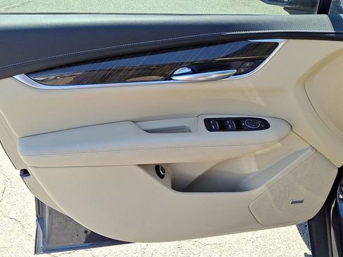 Used 2019 Cadillac XT5 FWD image 8