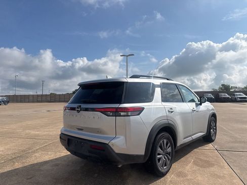 Used 2022 Nissan Pathfinder SV FWD image 22