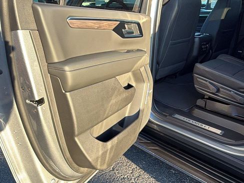 New 2026 Chevrolet Suburban LT w/ Comfort Package RWD image 17