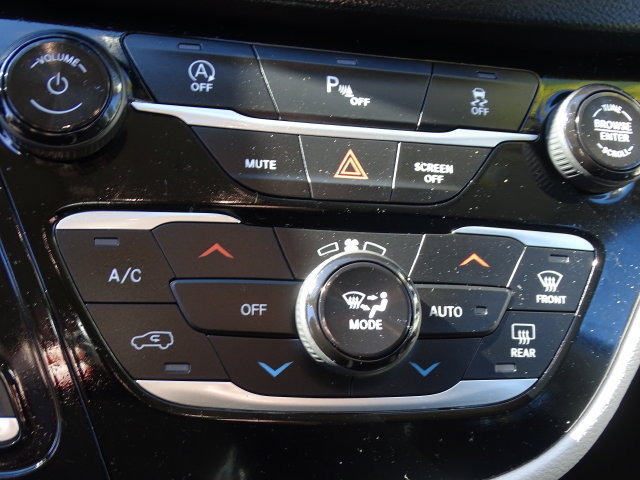 Used 2020 Chrysler Pacifica Touring-L FWD image 12