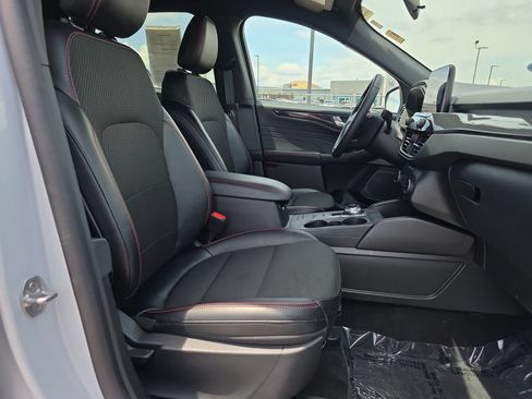 Used 2025 Ford Escape ST-Line FWD image 16
