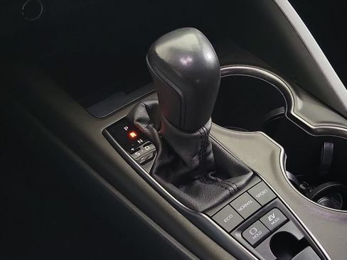 Used 2022 Toyota Camry XSE FWD image 31