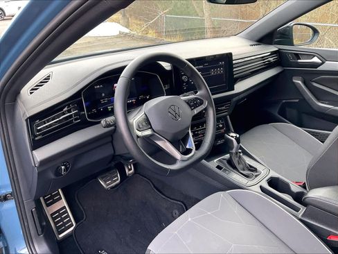 Used 2025 Volkswagen Jetta Sport image 8