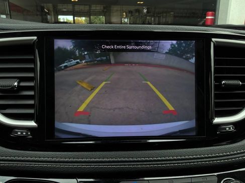 Used 2023 Chrysler Pacifica Touring-L FWD image 40