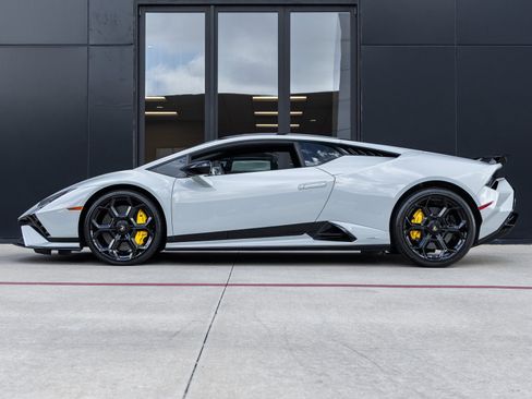 Used 2023 Lamborghini Huracan Tecnica image 9