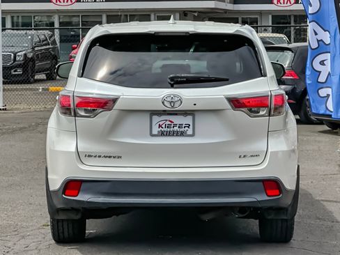 Used 2015 Toyota Highlander Plus AWD/4WD image 5