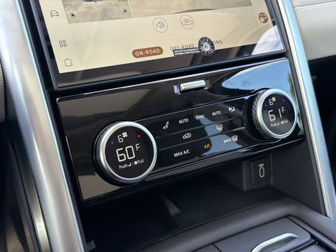 New 2026 Land Rover Discovery Limited Edition AWD/4WD image 18