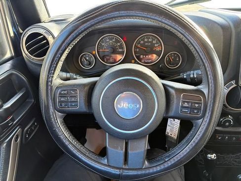 Used 2016 Jeep Wrangler Unlimited Sahara image 15