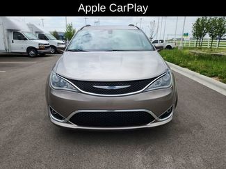 Used 2018 Chrysler Pacifica Touring-L w/ Tire & Wheel Group FWD video 2