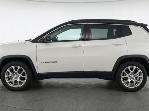 Used 2025 Jeep Compass Limited image 5