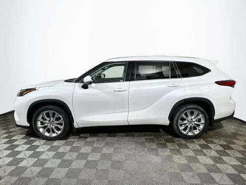 Certified 2023 Toyota Highlander Limited AWD/4WD image 4