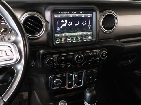 Used 2020 Jeep Wrangler Unlimited Sahara image 5