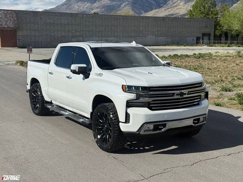 Used 2019 Chevrolet Silverado 1500 High Country w/ Technology Package AWD/4WD image 2
