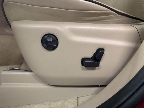 Used 2017 Jeep Grand Cherokee Overland w/ Jeep Active Safety Group image 7