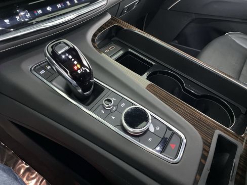 Used 2023 Cadillac Escalade Premium Luxury image 18