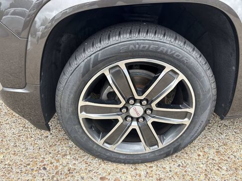 Certified 2019 GMC Acadia Denali w/ Technology Package AWD/4WD image 34