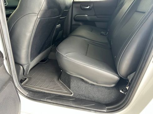 Used 2022 Toyota Tacoma TRD Sport w/ TRD Premium Sport Package AWD/4WD image 31